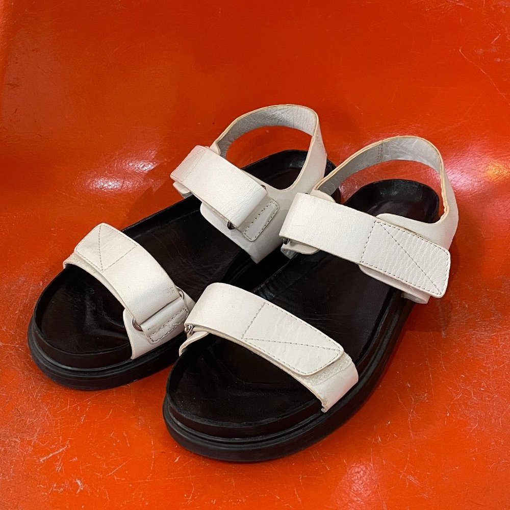 Vagabond leather black and white sandals